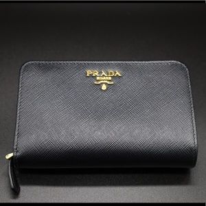 Prada saffiano wallet